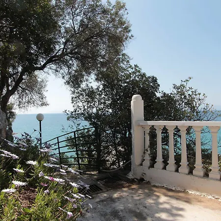 Apollon Apartment *